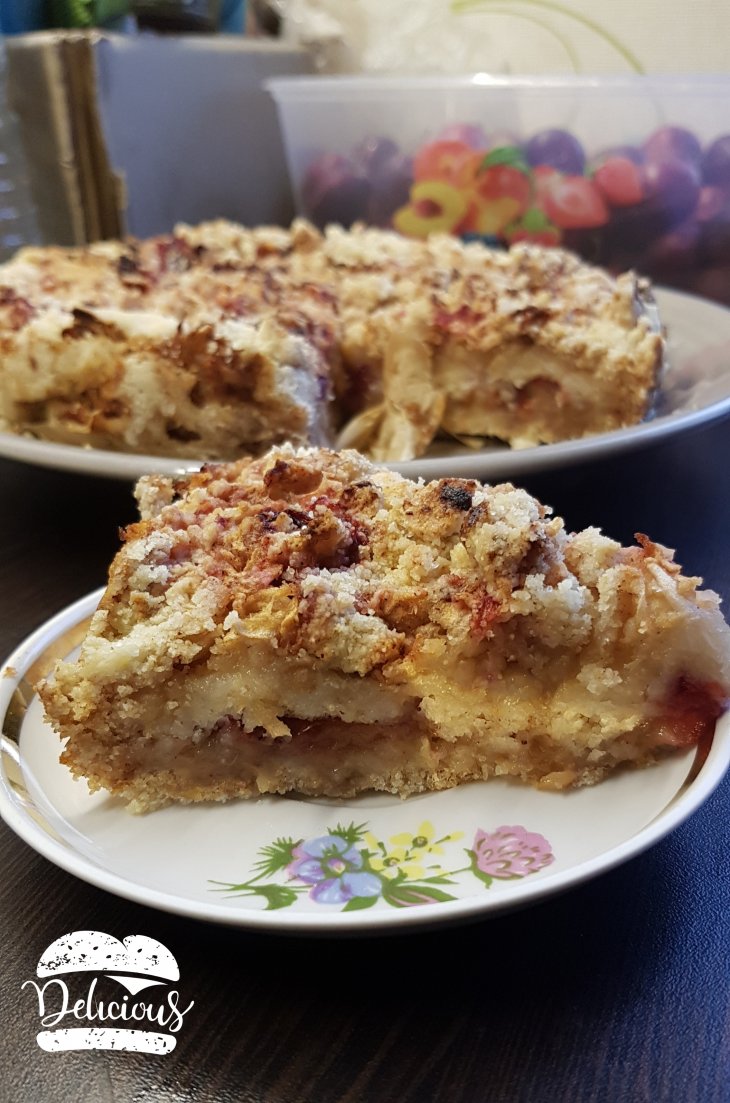 Насыпной пирог с яблоками и молоком в духовке: рецепт - Лайфхакер