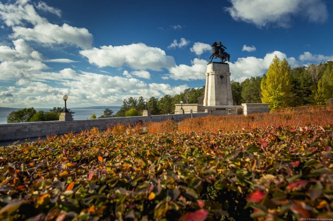 Памятник татищеву в тольятти фото