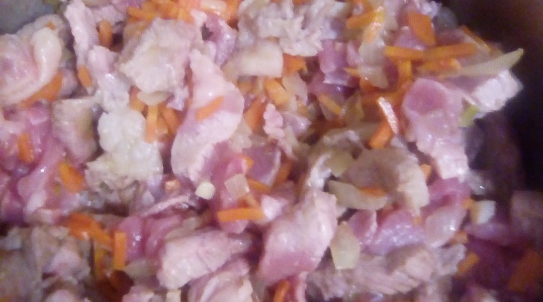 Видео-рецепт свинины с подливкой на сковороде без томатной пасты