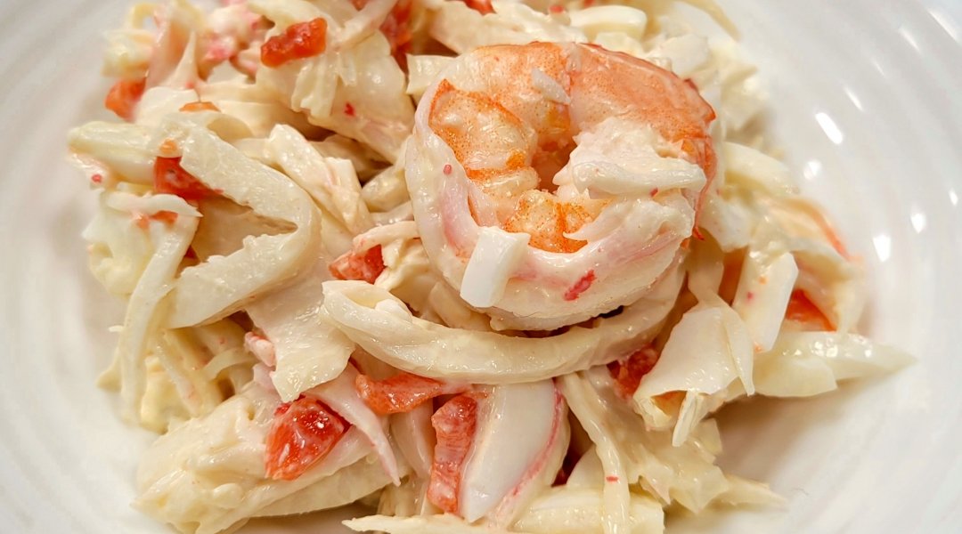 Салат с кальмарами и крабовыми палочками — 17 рецептов приготовления